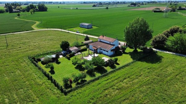 casa indipendente in vendita a Ravenna in zona Ragone