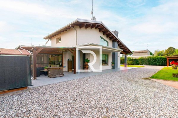 casa indipendente in vendita a Ravenna in zona Savarna / Conventello