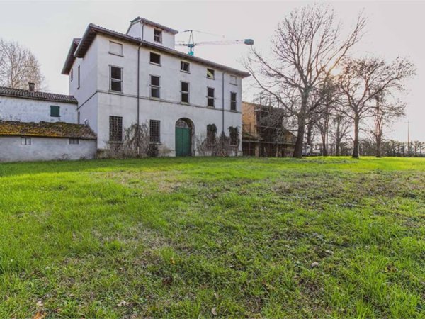 villa in vendita a Ravenna in zona Castiglione di Ravenna