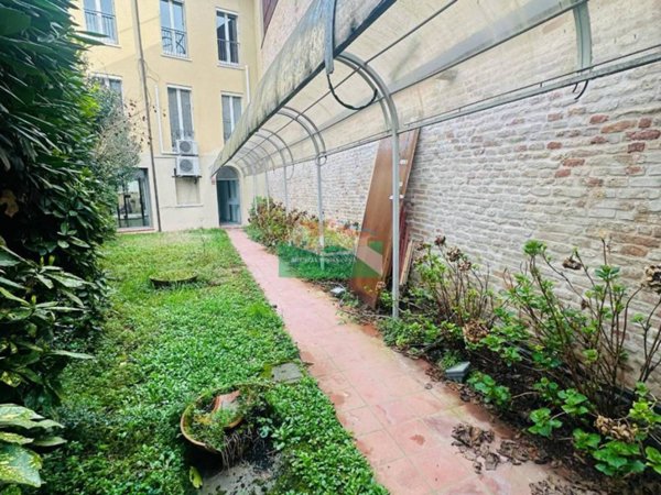 casa indipendente in vendita a Ravenna in zona Centro Storico