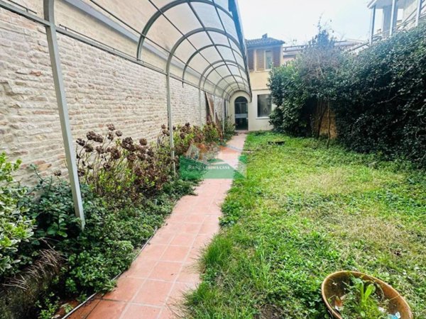 casa indipendente in vendita a Ravenna in zona Centro Storico