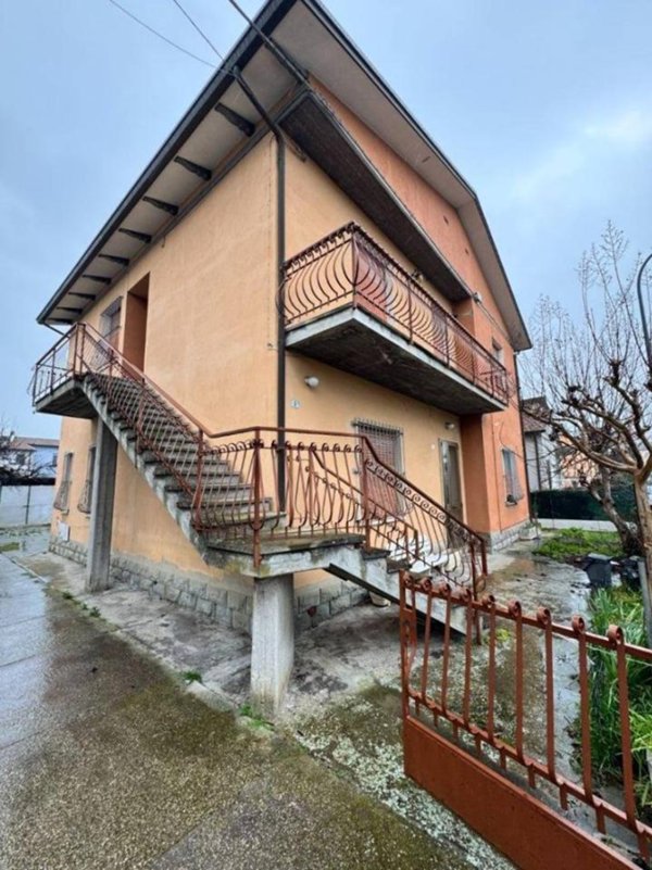 casa indipendente in vendita a Ravenna in zona Mezzano