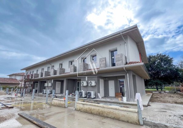 casa indipendente in vendita a Ravenna in zona Porto Fuori