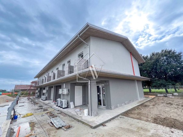 casa indipendente in vendita a Ravenna in zona Porto Fuori