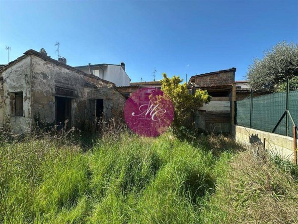 casa indipendente in vendita a Ravenna in zona Ragone