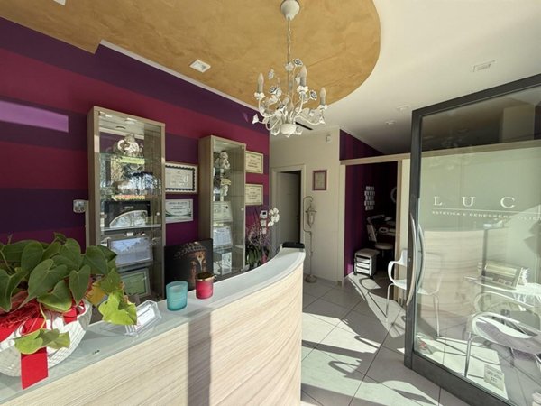 locale commerciale in vendita a Ravenna
