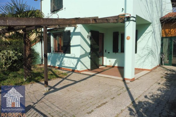 casa indipendente in vendita a Ravenna in zona Camerlona