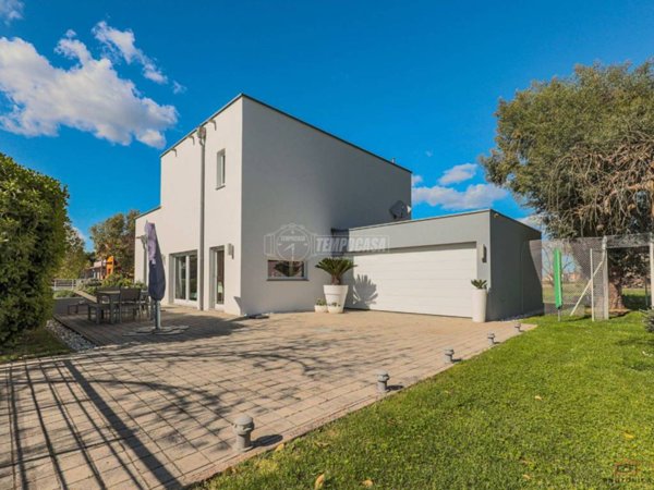 casa indipendente in vendita a Ravenna in zona Roncalceci