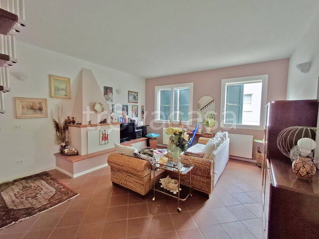 casa indipendente in vendita a Ravenna in zona Borgo Montone