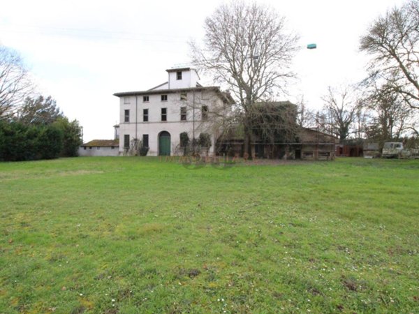 villa in vendita a Ravenna in zona Castiglione di Ravenna