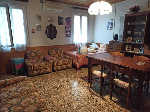 casa indipendente in vendita a Ravenna in zona Mezzano