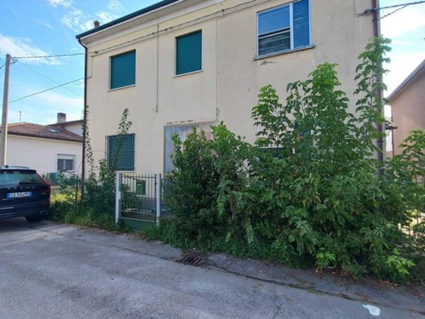 casa indipendente in vendita a Ravenna in zona Mezzano