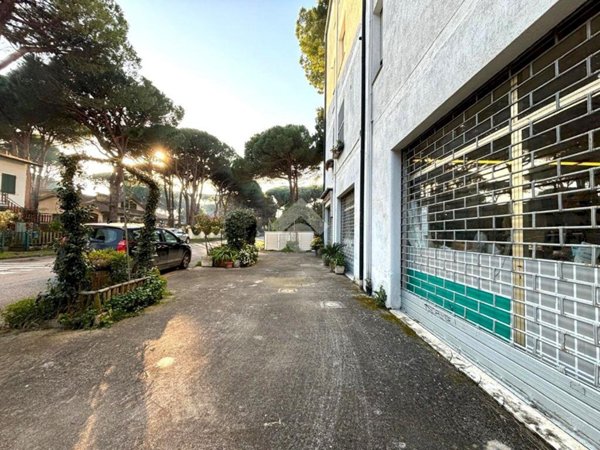 locale commerciale in vendita a Ravenna in zona Marina Romea