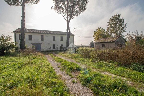 casa indipendente in vendita a Ravenna in zona Madonna dell'Albero