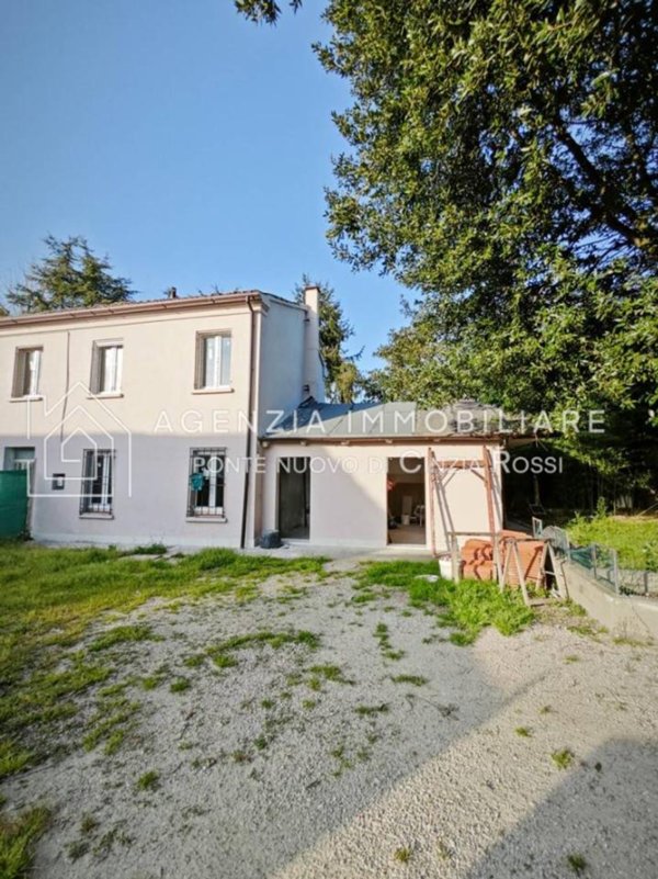 casa indipendente in vendita a Ravenna in zona Mezzano