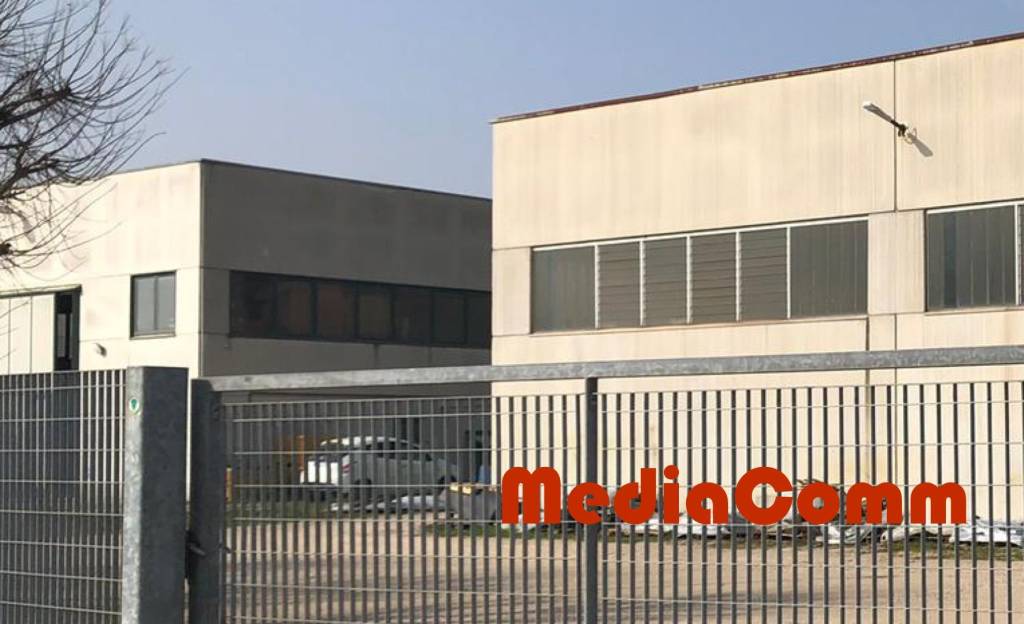 locale commerciale in vendita a Ravenna in zona Ammonite