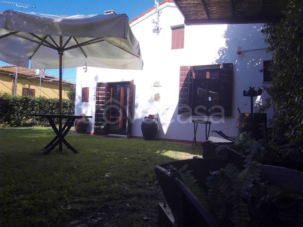 casa indipendente in vendita a Ravenna in zona Casal Borsetti