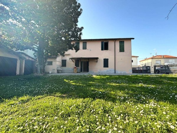 casa indipendente in vendita a Ravenna in zona Castiglione di Ravenna