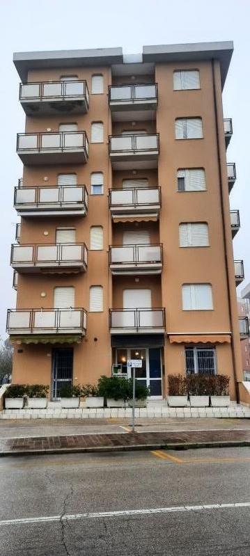 appartamento in vendita a Ravenna in zona Lido Adriano