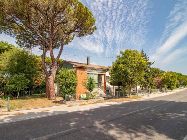 casa indipendente in vendita a Ravenna in zona Castiglione di Ravenna