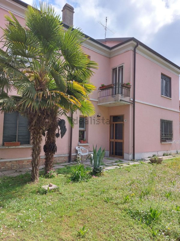 casa indipendente in vendita a Ravenna