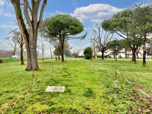 terreno edificabile in vendita a Ravenna in zona Lido Adriano