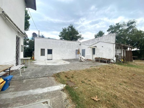 casa indipendente in vendita a Ravenna in zona Lido Adriano