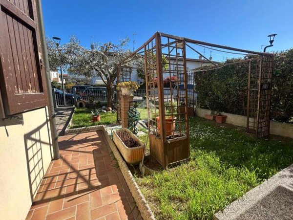 casa indipendente in vendita a Ravenna in zona Lido Adriano