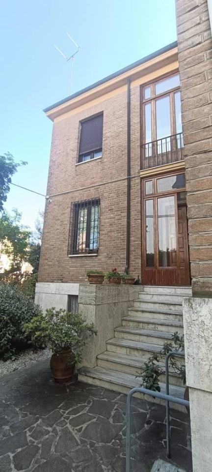 casa indipendente in vendita a Ravenna in zona Centro Storico