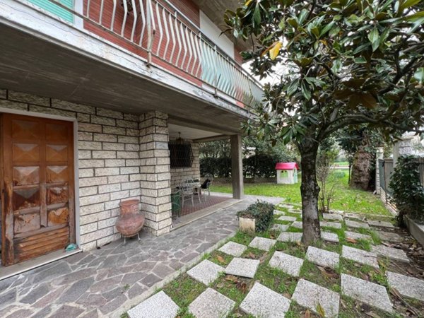 casa indipendente in vendita a Ravenna