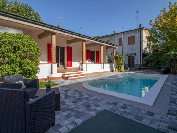 casa indipendente in vendita a Ravenna in zona Lido di Classe