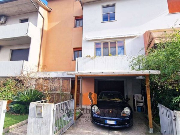 casa indipendente in vendita a Ravenna in zona Centro Storico