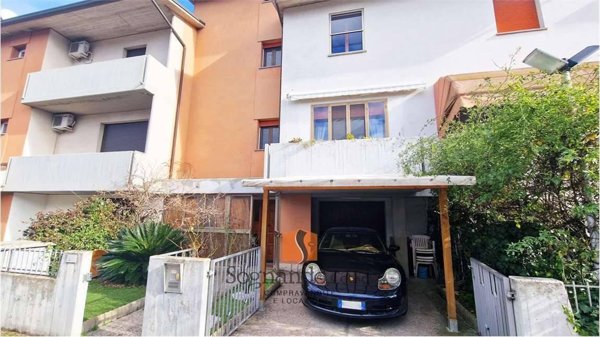 casa indipendente in vendita a Ravenna in zona Centro Storico