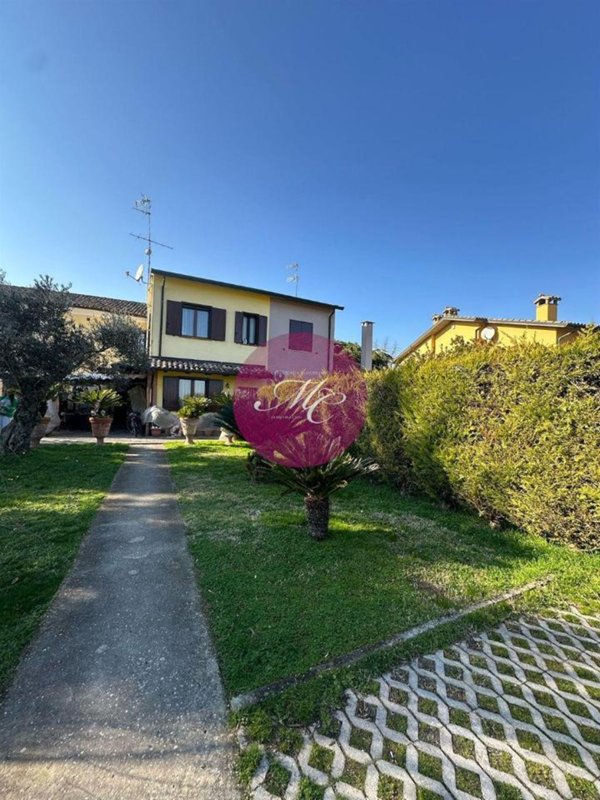 casa indipendente in vendita a Ravenna in zona Sant'Alberto