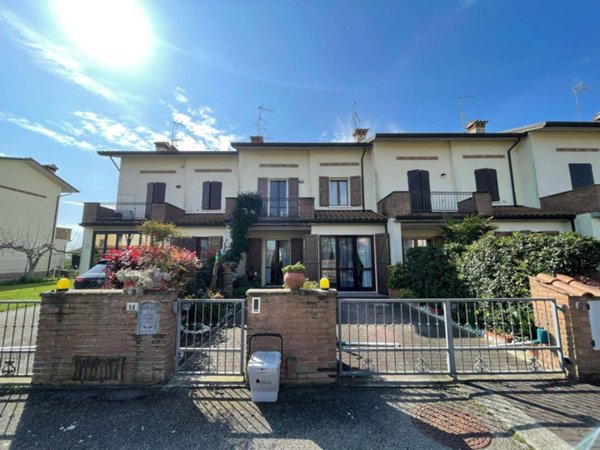 casa indipendente in vendita a Ravenna in zona Lido Adriano