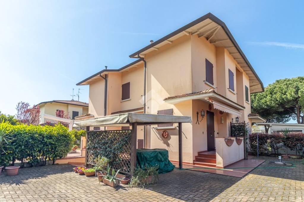 quadrivano in vendita a Ravenna in zona Lido di Classe