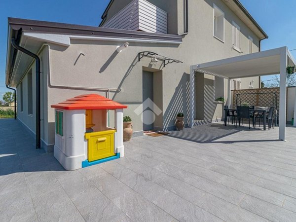 casa indipendente in vendita a Ravenna in zona Camerlona