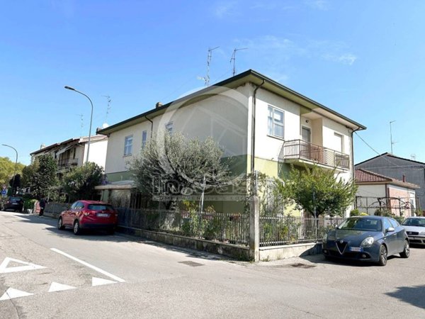 casa indipendente in vendita a Ravenna