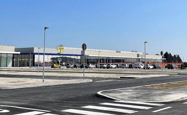 negozio in vendita a Ravenna in zona Classe