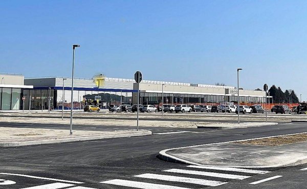negozio in vendita a Ravenna in zona Classe
