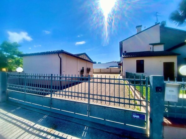 casa indipendente in vendita a Ravenna in zona San Pietro in Vincoli