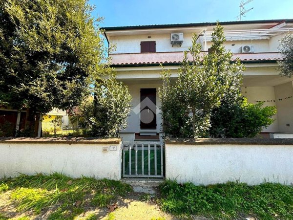 casa indipendente in vendita a Ravenna in zona Casal Borsetti