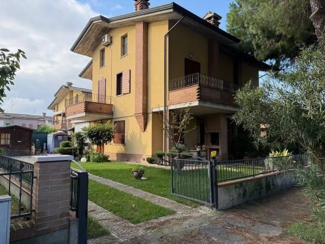 casa indipendente in vendita a Ravenna in zona Punta Marina Terme