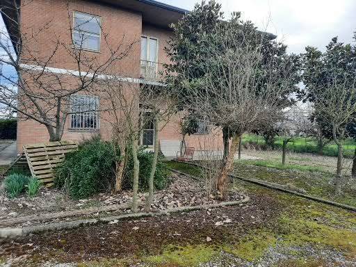 casa indipendente in vendita a Ravenna in zona Mezzano
