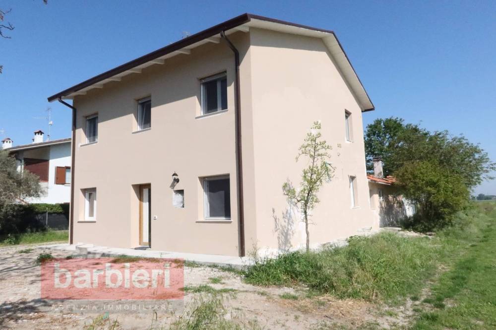 casa indipendente in vendita a Ravenna in zona Santo Stefano