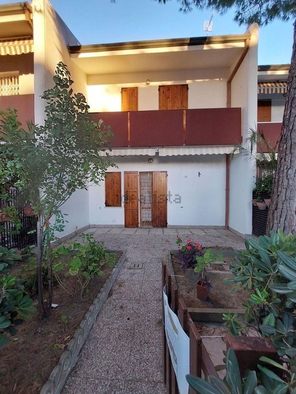 casa indipendente in vendita a Ravenna in zona Lido di Dante