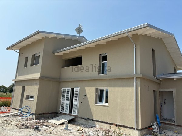 casa indipendente in vendita a Ravenna in zona Lido di Classe