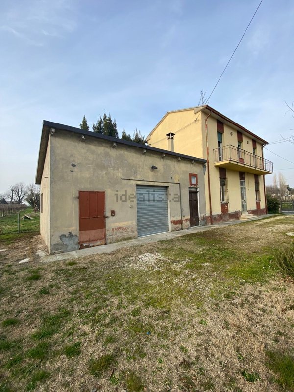 casa indipendente in vendita a Ravenna in zona San Pietro in Trento