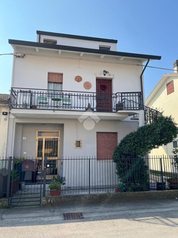 casa indipendente in vendita a Ravenna in zona Porto Fuori