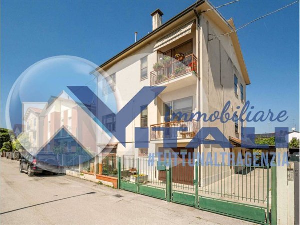 casa indipendente in vendita a Ravenna in zona Ponte Nuovo